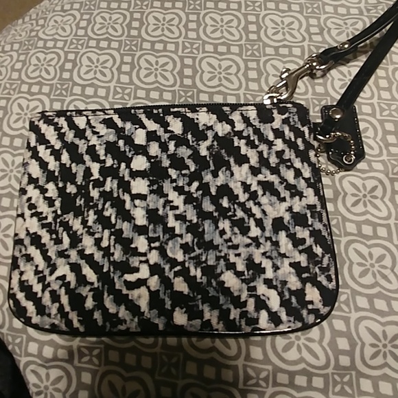 Coach wristlet - Picture 3 of 4